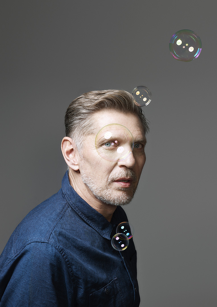 Erwin Olaf photographed by Jouk Oosterhof for de Volkskrant